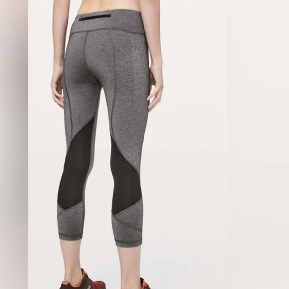 LULULEMON - Pace Rival Crop *22" Heathered Black / Black in Size 6 - Picture 1 of 10